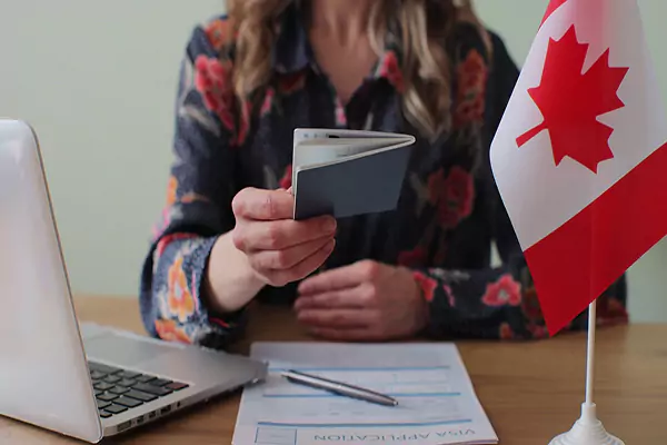 مدارک لازم برای دریافت ویزای توریستی کانادا | میزان تمکن مالی
