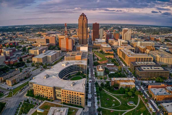 د موین، آیووا – فرهنگی و ارزان