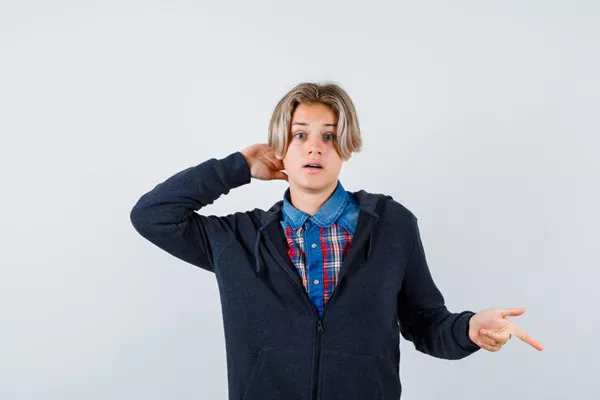 Why do we like hesitate when we um speak